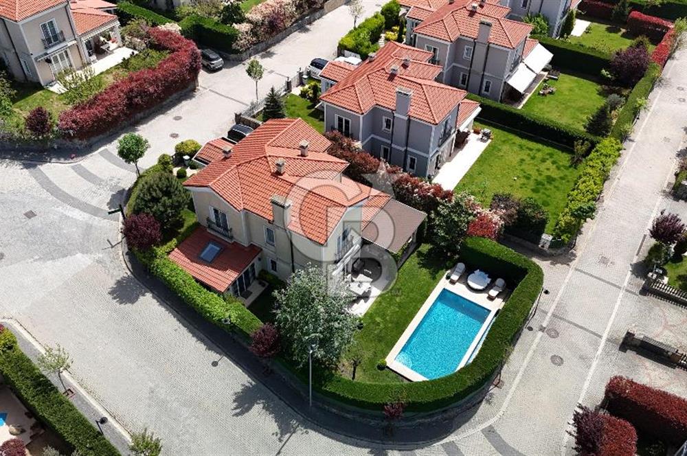 ARNAVUTKÖY,NEOGÖLPARK İSTANBUL SATILIK HAVUZLU KIŞ BAHÇELİ VİLLA