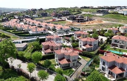 ARNAVUTKÖY NEOGÖLPARK İSTANBUL SATILIK 4+1 ORMAN MANZARALI VİLLA