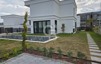 Ege Mahallesi'nde Özel Havuzlu 4+1 Müstakil Villa