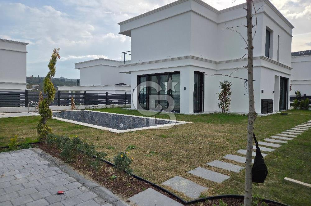 Ege Mahallesi'nde Özel Havuzlu 4+1 Müstakil Villa