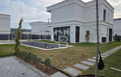Ege Mahallesi'nde Özel Havuzlu 4+1 Müstakil Villa