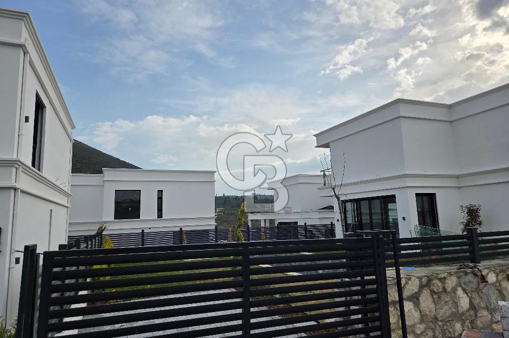 Ege Mahallesi'nde Özel Havuzlu 4+1 Müstakil Villa