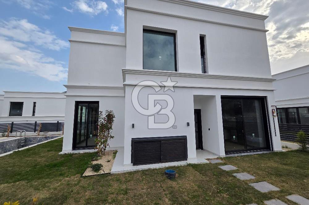 Ege Mahallesi'nde Özel Havuzlu 4+1 Müstakil Villa