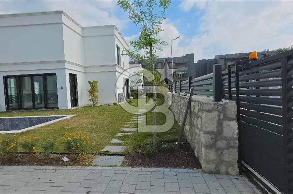 Ege Mahallesi'nde Özel Havuzlu 4+1 Müstakil Villa