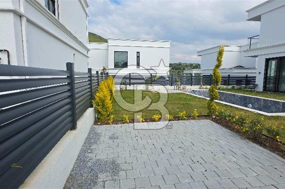 Ege Mahallesi'nde Özel Havuzlu 4+1 Müstakil Villa