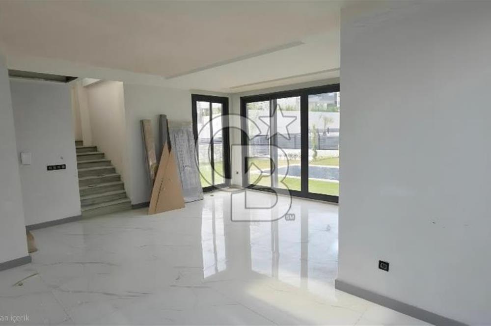 Ege Mahallesi'nde Özel Havuzlu 4+1 Müstakil Villa