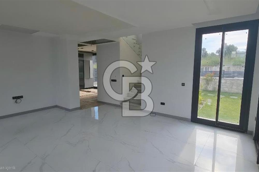 Ege Mahallesi'nde Özel Havuzlu 4+1 Müstakil Villa