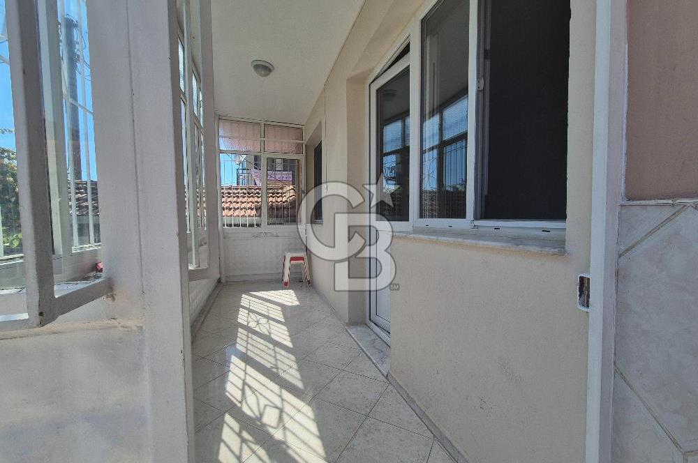 Bornova Atatürk'te, Bahçeli Aile Apartmanında Merkezi 3+1 Kiralık