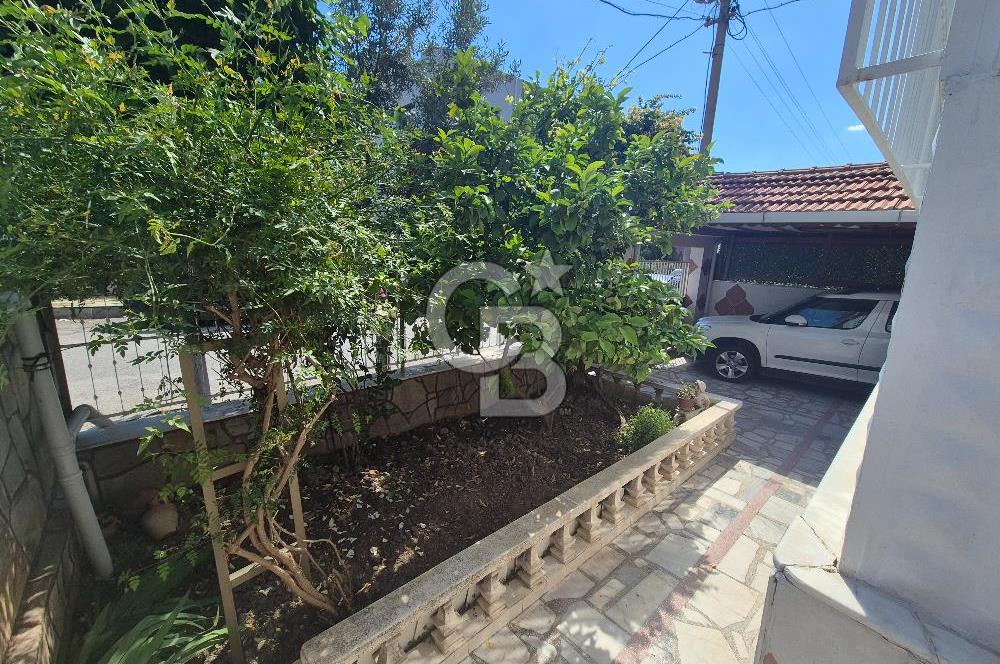 Bornova Atatürk'te, Bahçeli Aile Apartmanında Merkezi 3+1 Kiralık