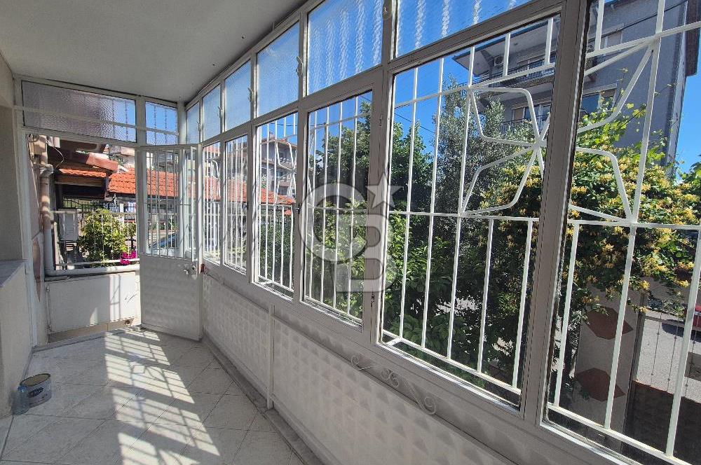 Bornova Atatürk'te, Bahçeli Aile Apartmanında Merkezi 3+1 Kiralık