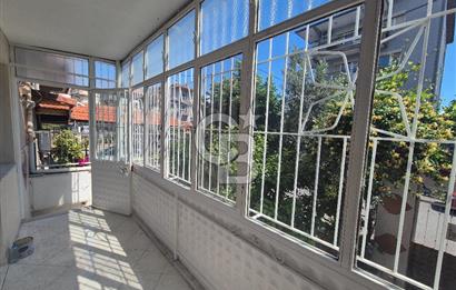 Bornova Atatürk'te, Bahçeli Aile Apartmanında Merkezi 3+1 Kiralık