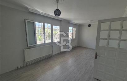 Bornova Atatürk'te, Bahçeli Aile Apartmanında Merkezi 3+1 Kiralık