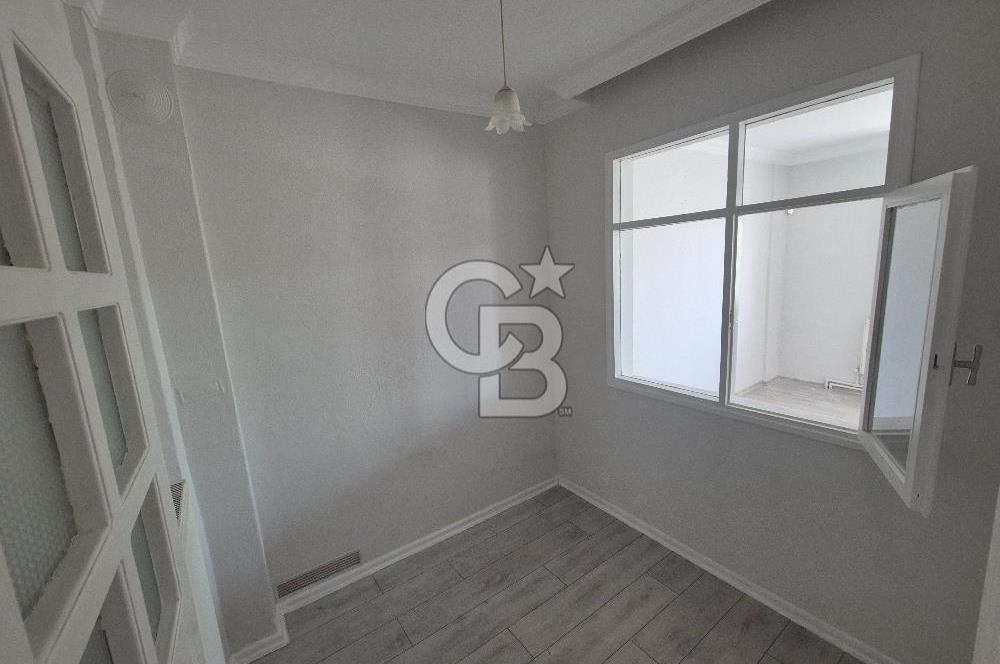 Bornova Atatürk'te, Bahçeli Aile Apartmanında Merkezi 3+1 Kiralık