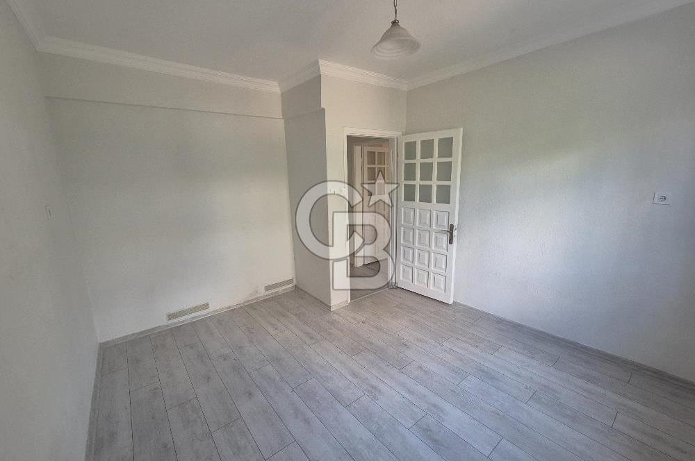 Bornova Atatürk'te, Bahçeli Aile Apartmanında Merkezi 3+1 Kiralık