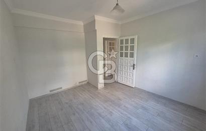 Bornova Atatürk'te, Bahçeli Aile Apartmanında Merkezi 3+1 Kiralık