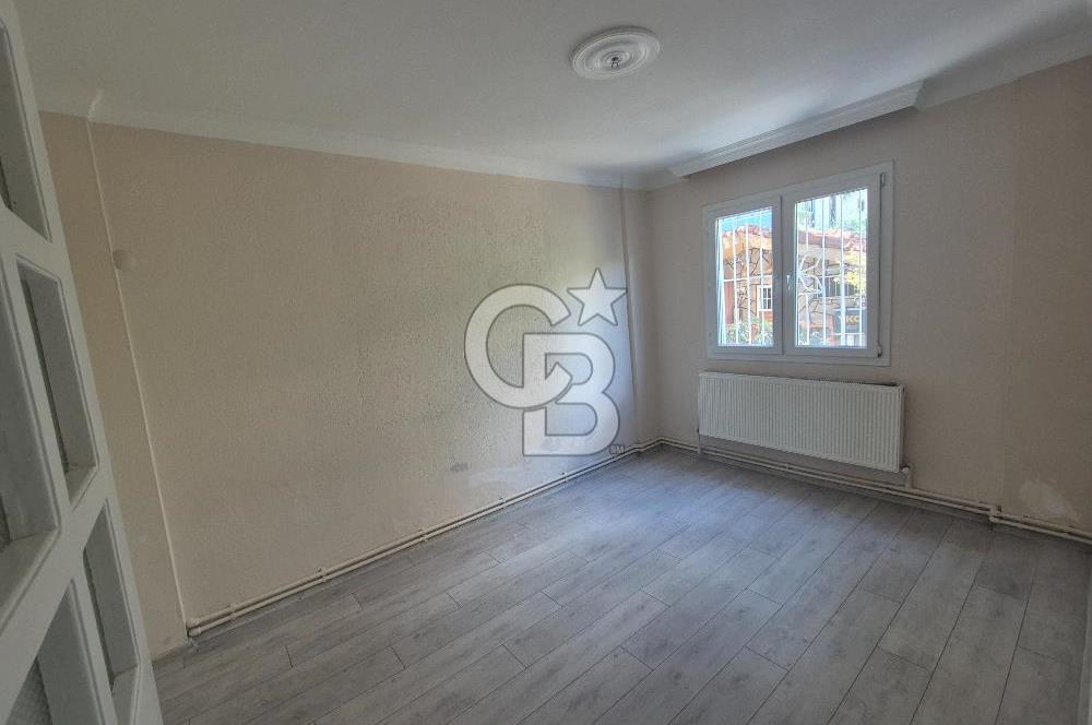 Bornova Atatürk'te, Bahçeli Aile Apartmanında Merkezi 3+1 Kiralık