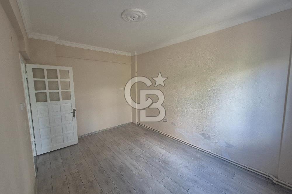 Bornova Atatürk'te, Bahçeli Aile Apartmanında Merkezi 3+1 Kiralık