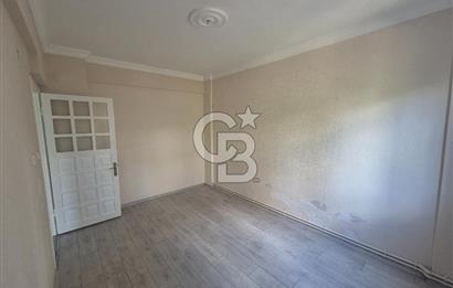 Bornova Atatürk'te, Bahçeli Aile Apartmanında Merkezi 3+1 Kiralık