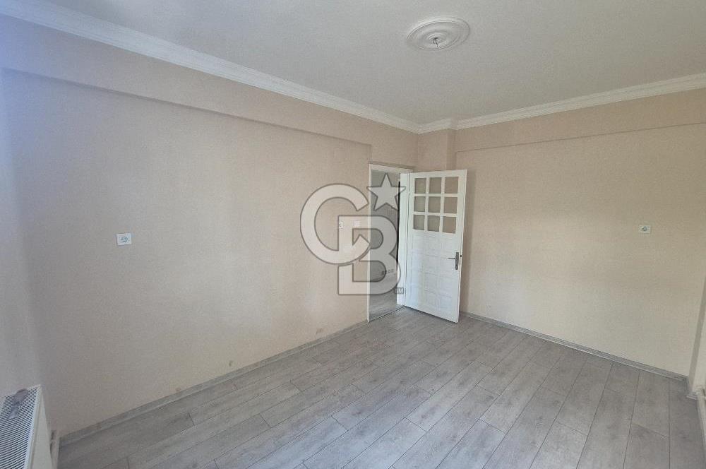 Bornova Atatürk'te, Bahçeli Aile Apartmanında Merkezi 3+1 Kiralık