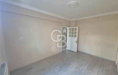 Bornova Atatürk'te, Bahçeli Aile Apartmanında Merkezi 3+1 Kiralık