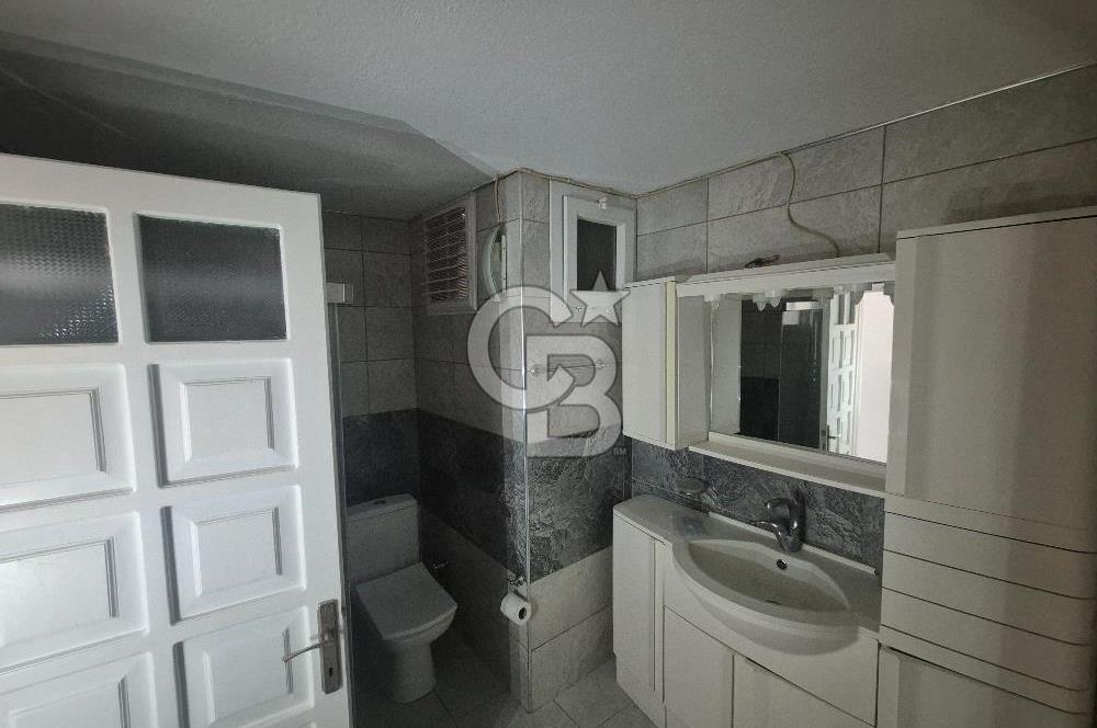 Bornova Atatürk'te, Bahçeli Aile Apartmanında Merkezi 3+1 Kiralık