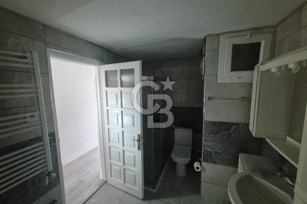 Bornova Atatürk'te, Bahçeli Aile Apartmanında Merkezi 3+1 Kiralık