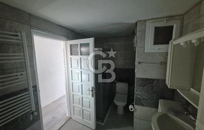 Bornova Atatürk'te, Bahçeli Aile Apartmanında Merkezi 3+1 Kiralık