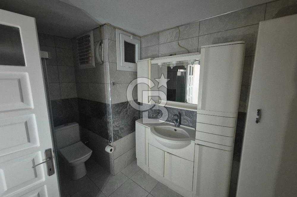 Bornova Atatürk'te, Bahçeli Aile Apartmanında Merkezi 3+1 Kiralık