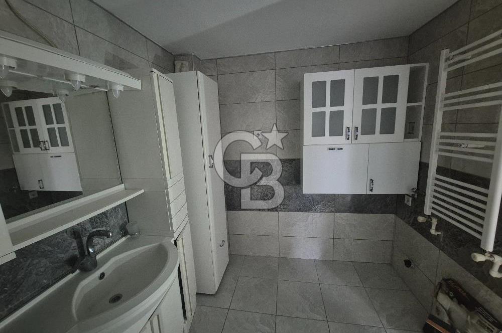 Bornova Atatürk'te, Bahçeli Aile Apartmanında Merkezi 3+1 Kiralık