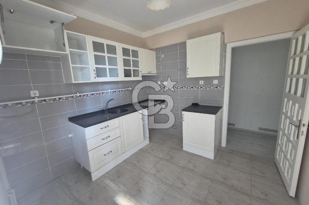 Bornova Atatürk'te, Bahçeli Aile Apartmanında Merkezi 3+1 Kiralık