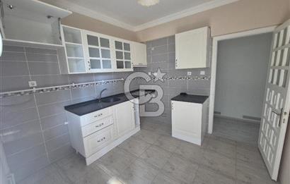 Bornova Atatürk'te, Bahçeli Aile Apartmanında Merkezi 3+1 Kiralık