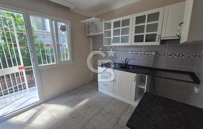 Bornova Atatürk'te, Bahçeli Aile Apartmanında Merkezi 3+1 Kiralık