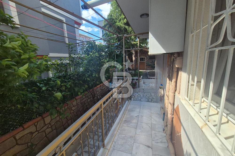 Bornova Atatürk'te, Bahçeli Aile Apartmanında Merkezi 3+1 Kiralık