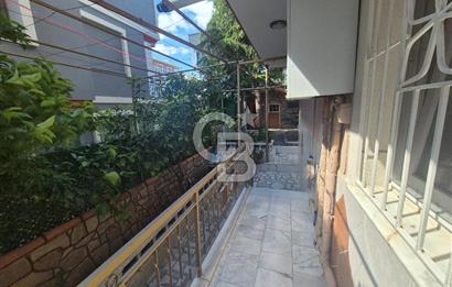 Bornova Atatürk'te, Bahçeli Aile Apartmanında Merkezi 3+1 Kiralık