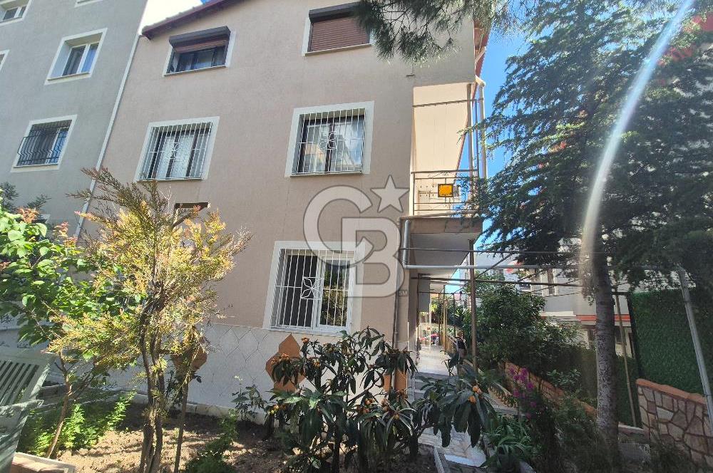 Bornova Atatürk'te, Bahçeli Aile Apartmanında Merkezi 3+1 Kiralık