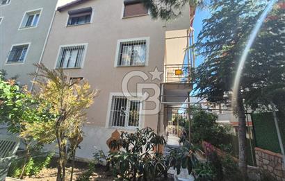 Bornova Atatürk'te, Bahçeli Aile Apartmanında Merkezi 3+1 Kiralık