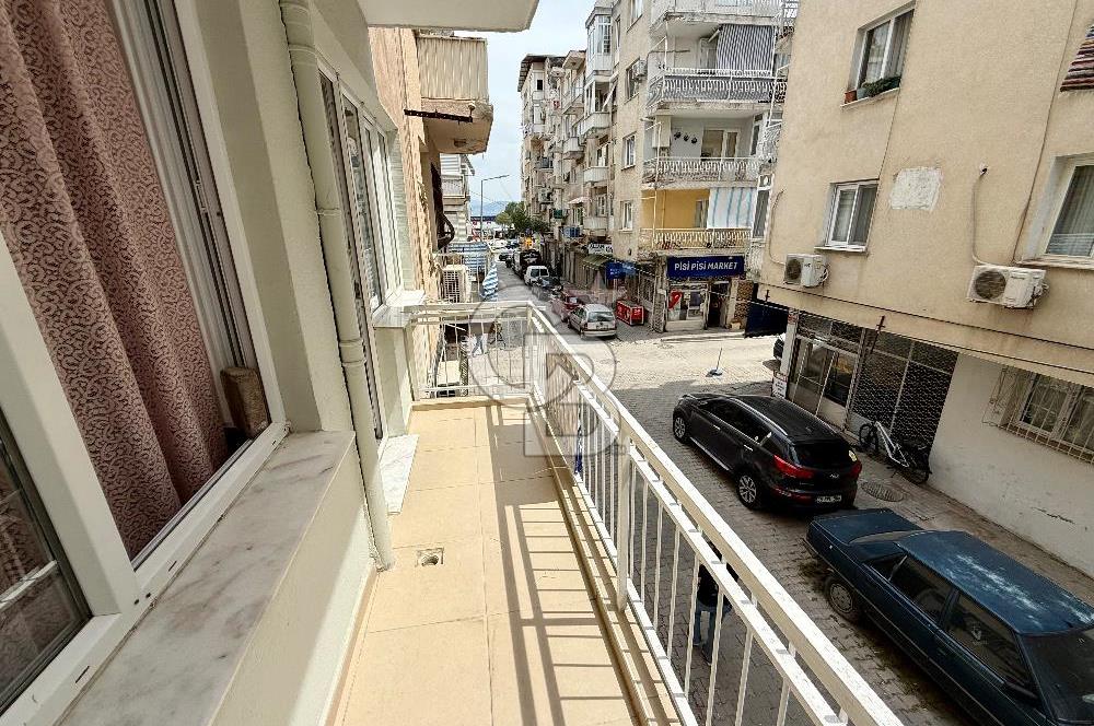 Karşıyaka Tersane'de Sahile 2 dk. Yürüme  Satılık 2+1 Daire