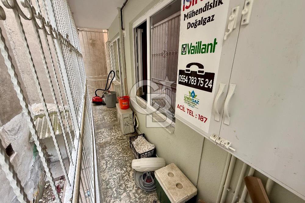 Karşıyaka Tersane'de Sahile 2 dk. Yürüme  Satılık 2+1 Daire