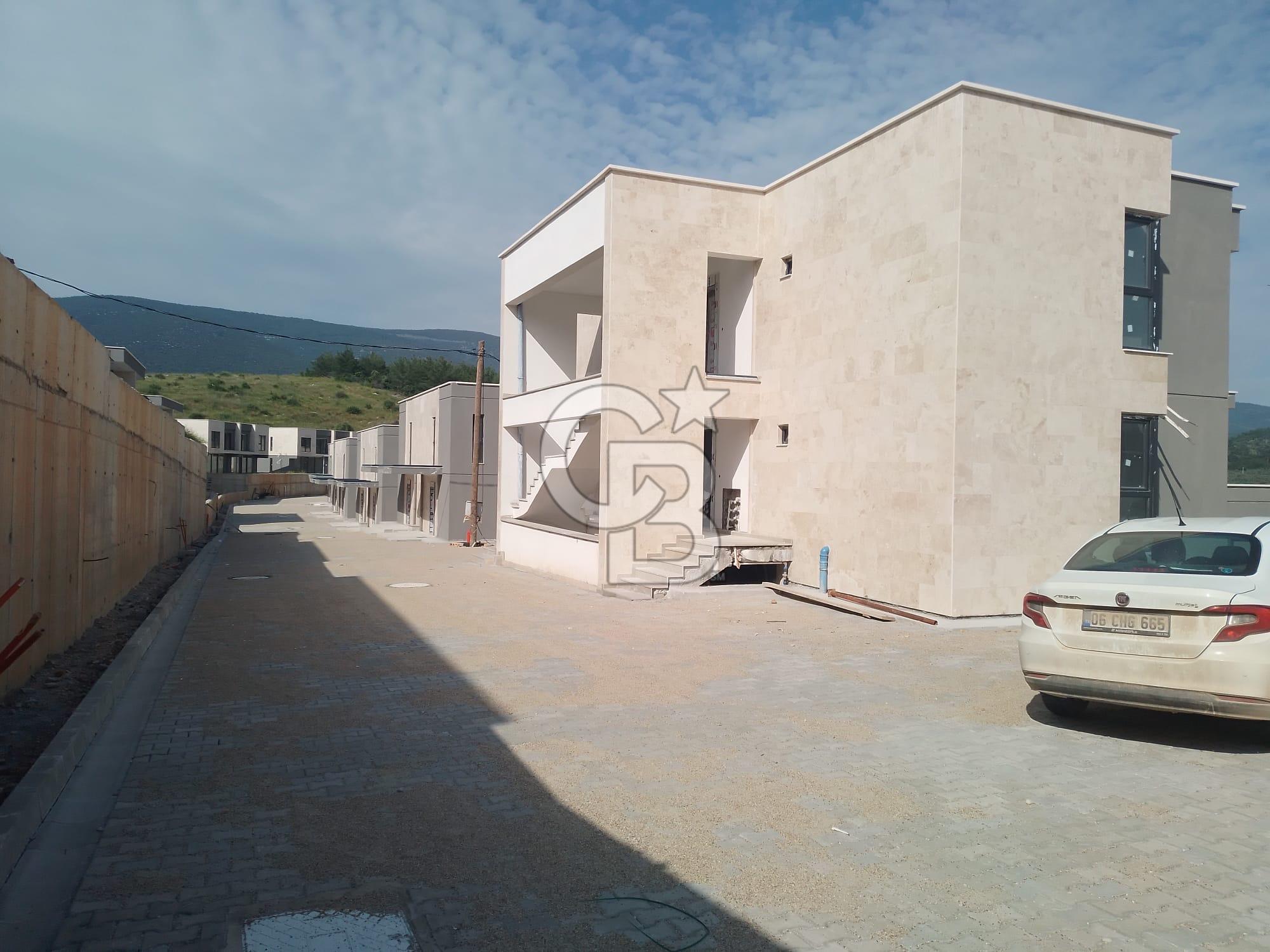 Milas Kazıklı'da Site İçerisinde Satılık Müstakil Villa