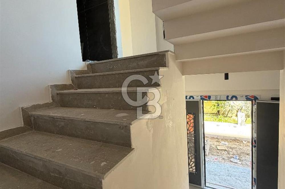 ÇANAKKALE DARDANOS’TA BOĞAZ MANZARALI SATILIK 2+1 VİLLA