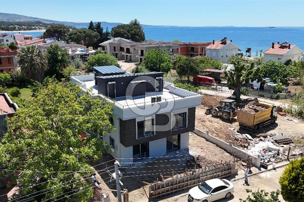 ÇANAKKALE DARDANOS’TA BOĞAZ MANZARALI SATILIK 2+1 VİLLA