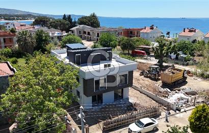 ÇANAKKALE DARDANOS’TA BOĞAZ MANZARALI SATILIK 2+1 VİLLA