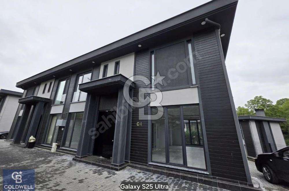 Başiskele'de Cihangir Country Sitesinde 4+1 Kiralık Villa