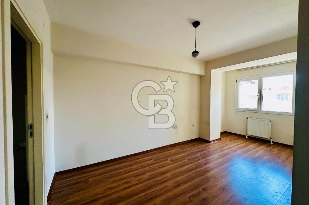 Bornova Yeşilova Üniversite Yakını  Satılık 2+1 Arakat Daire 