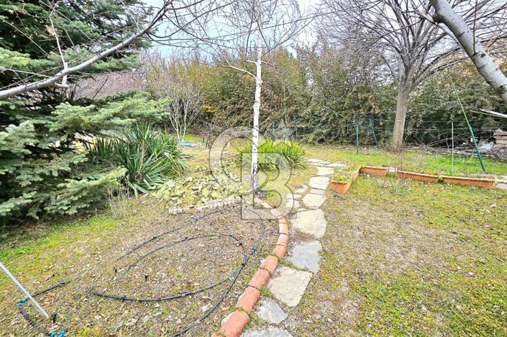 ŞEHİTALİ SEKİZ EV SİTESİNDE KÖŞE PARSELDE BAKIMLI YAPILI 4+2