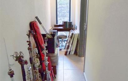 ASSOS KAZDAĞLARI HATTINDA, GENİŞ AHŞAP TERASLI, MODERN TAŞ EV