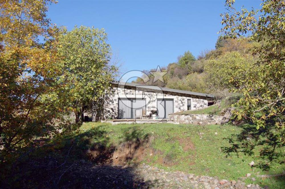 ASSOS KAZDAĞLARI HATTINDA, GENİŞ AHŞAP TERASLI, MODERN TAŞ EV