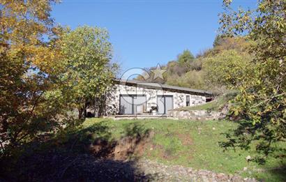 ASSOS KAZDAĞLARI HATTINDA, GENİŞ AHŞAP TERASLI, MODERN TAŞ EV