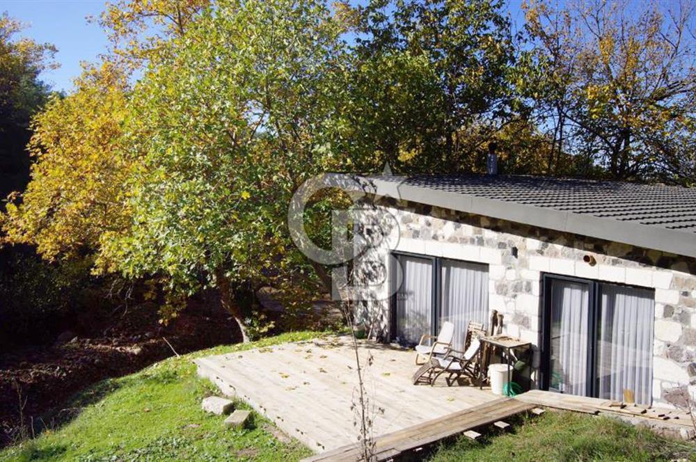 ASSOS KAZDAĞLARI HATTINDA, GENİŞ AHŞAP TERASLI, MODERN TAŞ EV