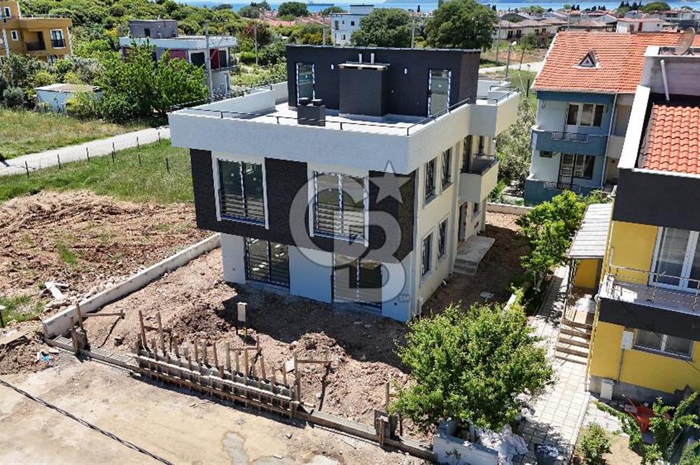 ÇANAKKALE DARDANOS’TA BOĞAZ MANZARALI SATILIK 2+1 VİLLA